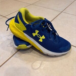 Under Armour Boys Charged Rogue 3 Blue Running Shoes Size 5Y big boys.